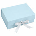Geschenkbox 25 x 25 x 10 cm aus Karton hellblau mit Satinband Schleifenverschluss